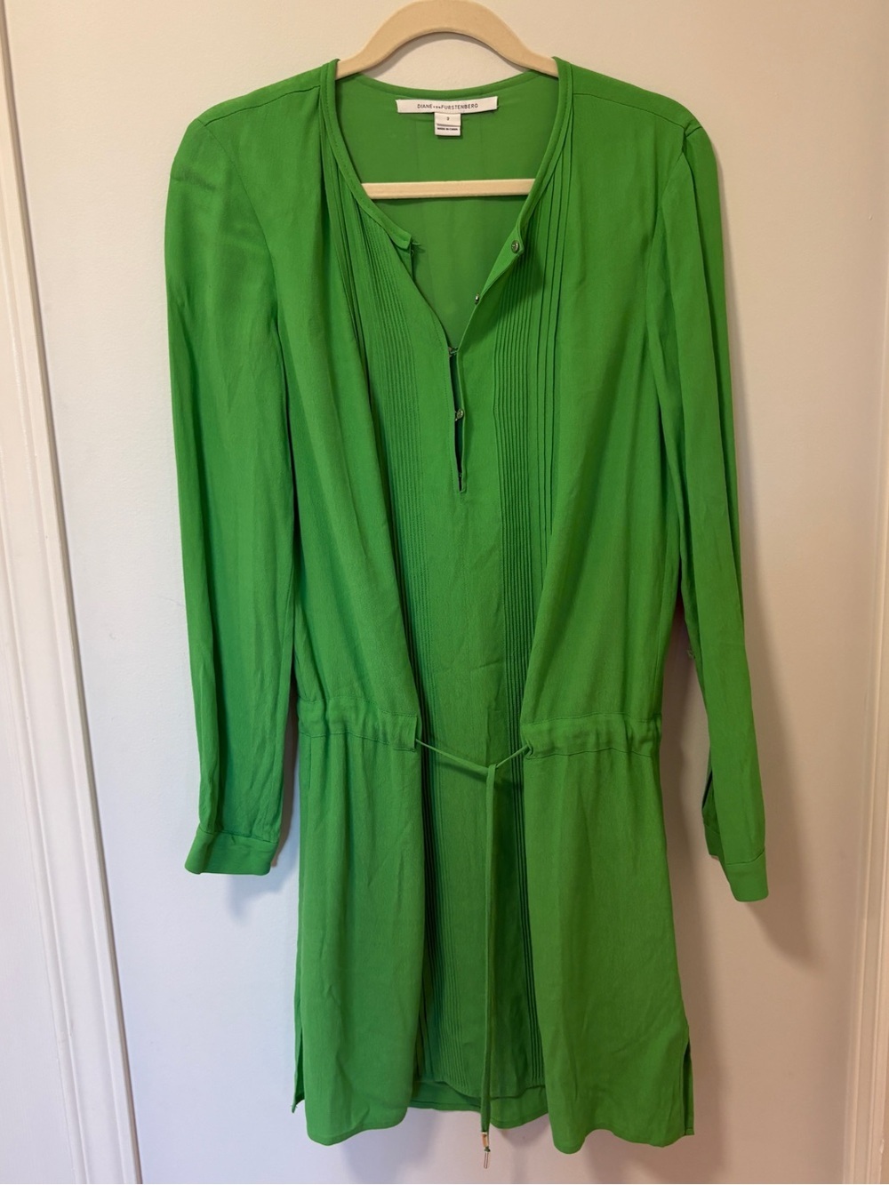 Diane Von Furstenberg Kelly Green long sleeve dress Size 2 Classic Belted